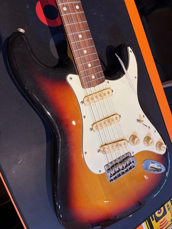 Fender (Japan Exclusive Series)  Classic 60s Strat, Rosewood Fingerboard, 3-Color Sunburstの画像